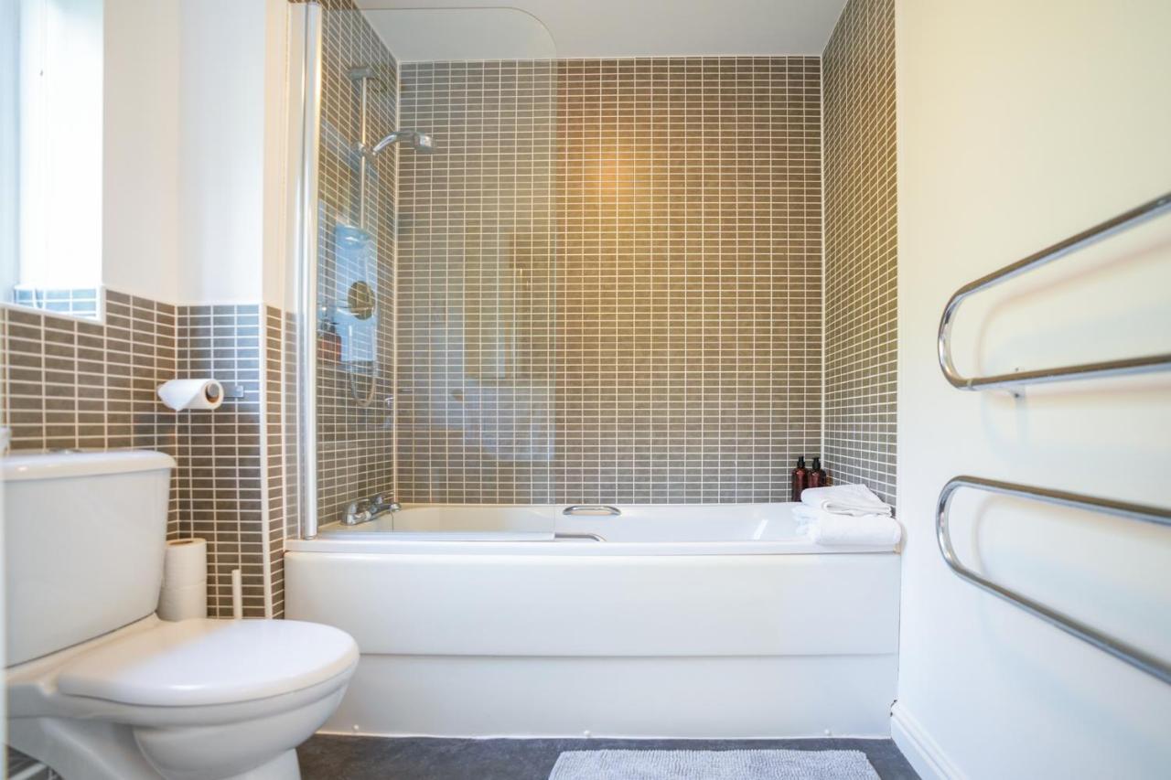 Stylish Apartment With Private Parking Cardiff Zewnętrze zdjęcie